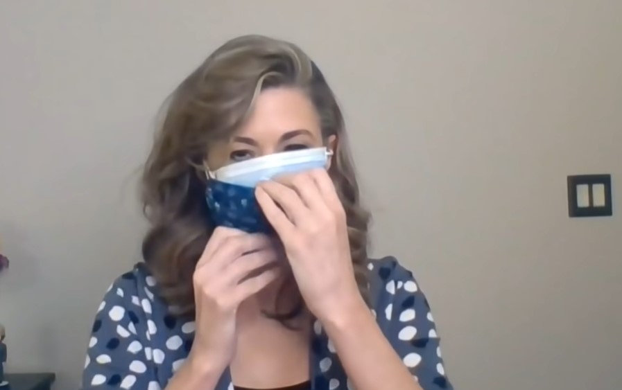 dvě roušky respirátor