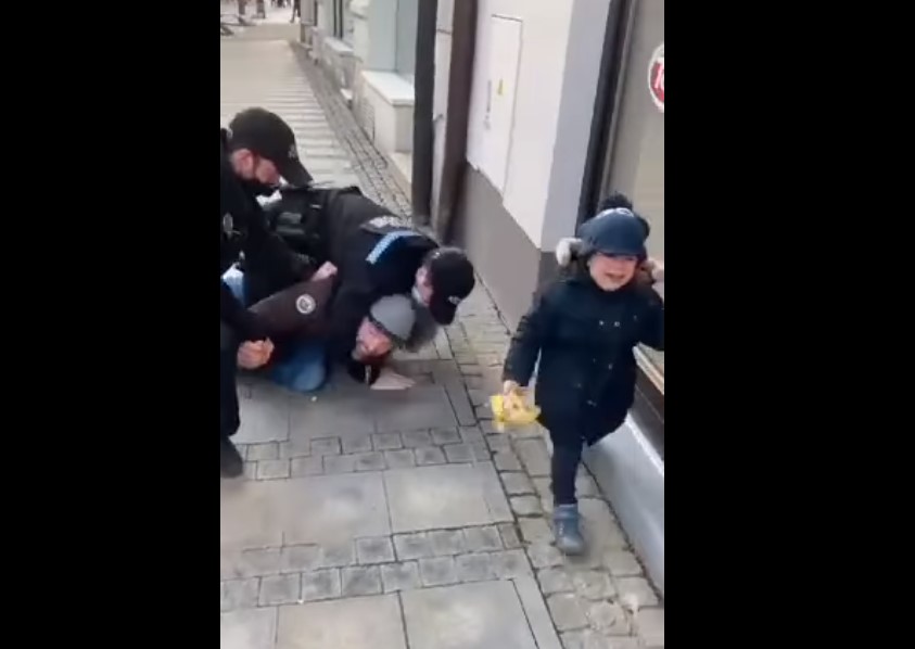 zásah městka policie