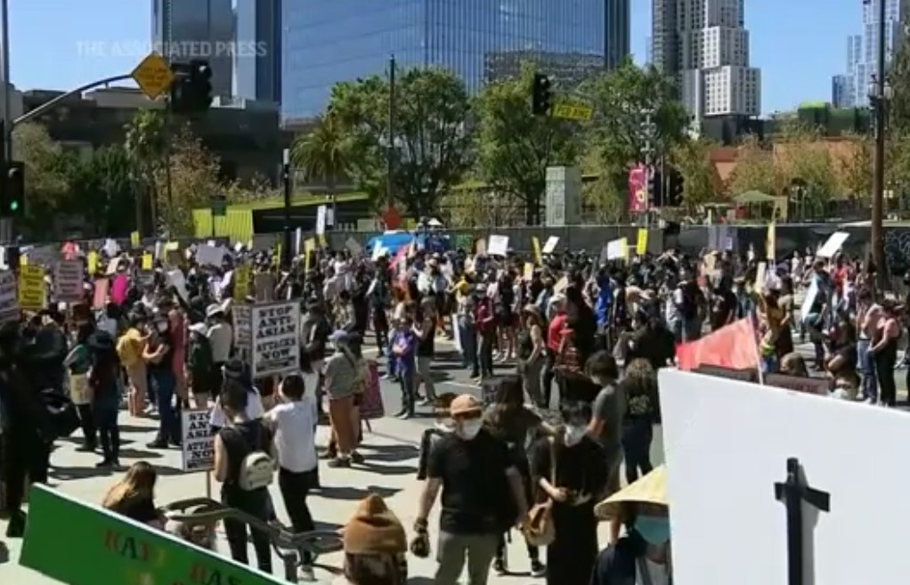 americký protest asijský