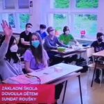 ředitelka školy sundat roušky