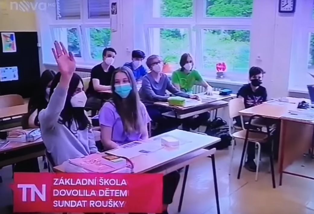 ředitelka školy sundat roušky