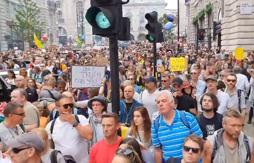 protest londýn lockdown