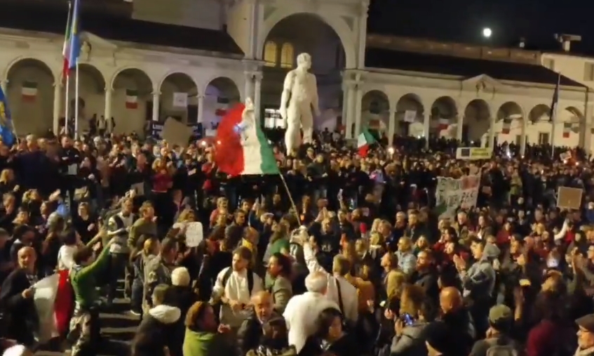 italové protest covid pas