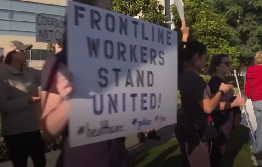 kalifornie protest očkování