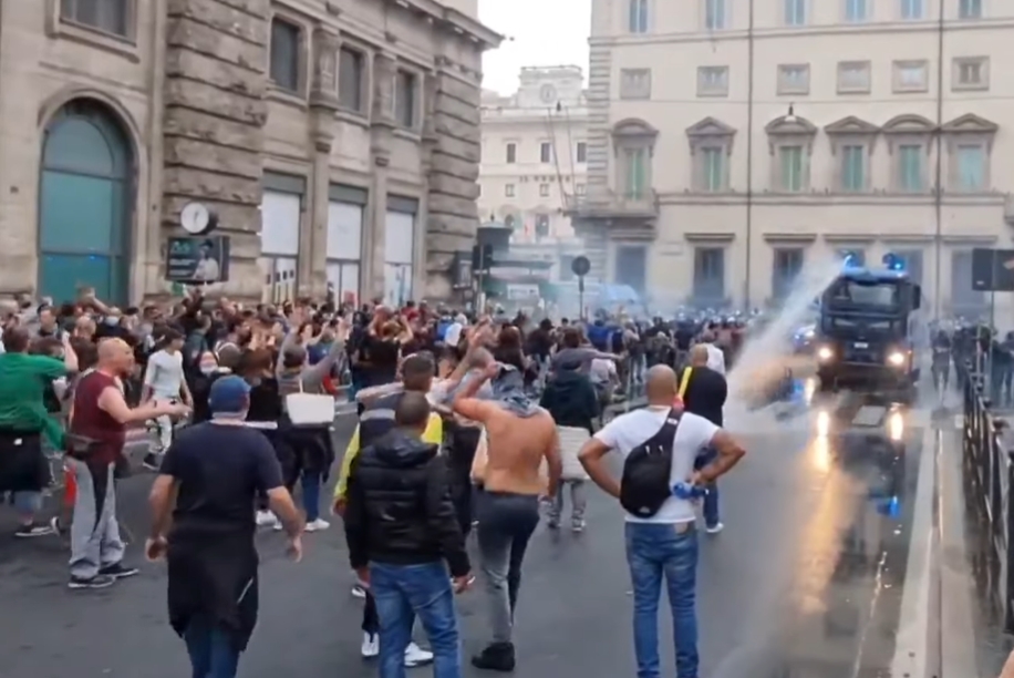 covid pas protest itálie