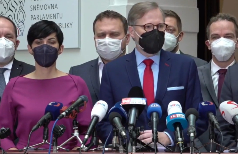 fiala žít s covidem