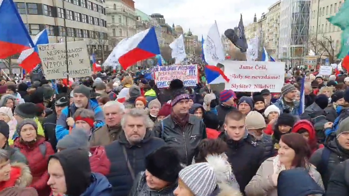 protest praha pandemický zákon
