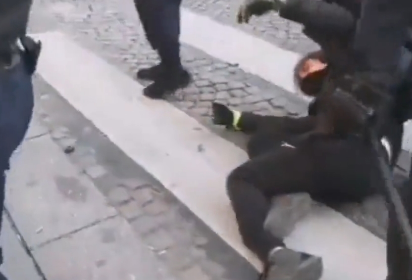 brutalita policie francie