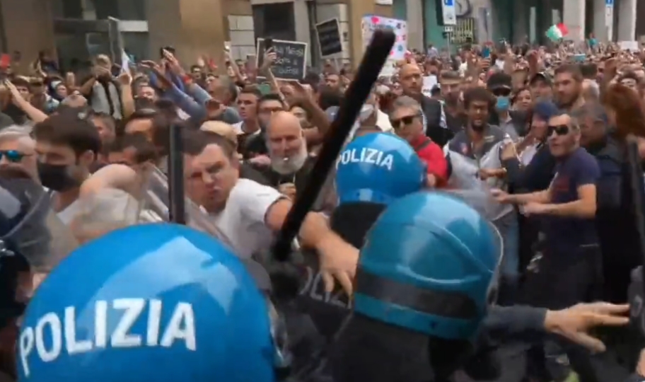 milán protest očkování