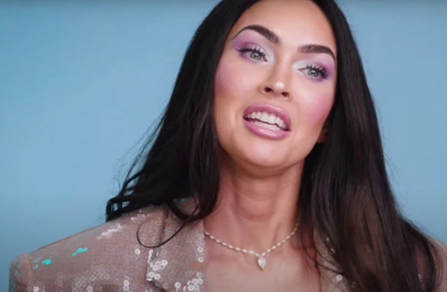 meghan fox pití krve