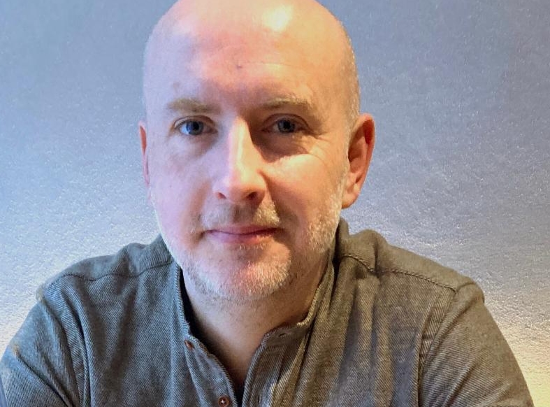 novinář náhle zemřel