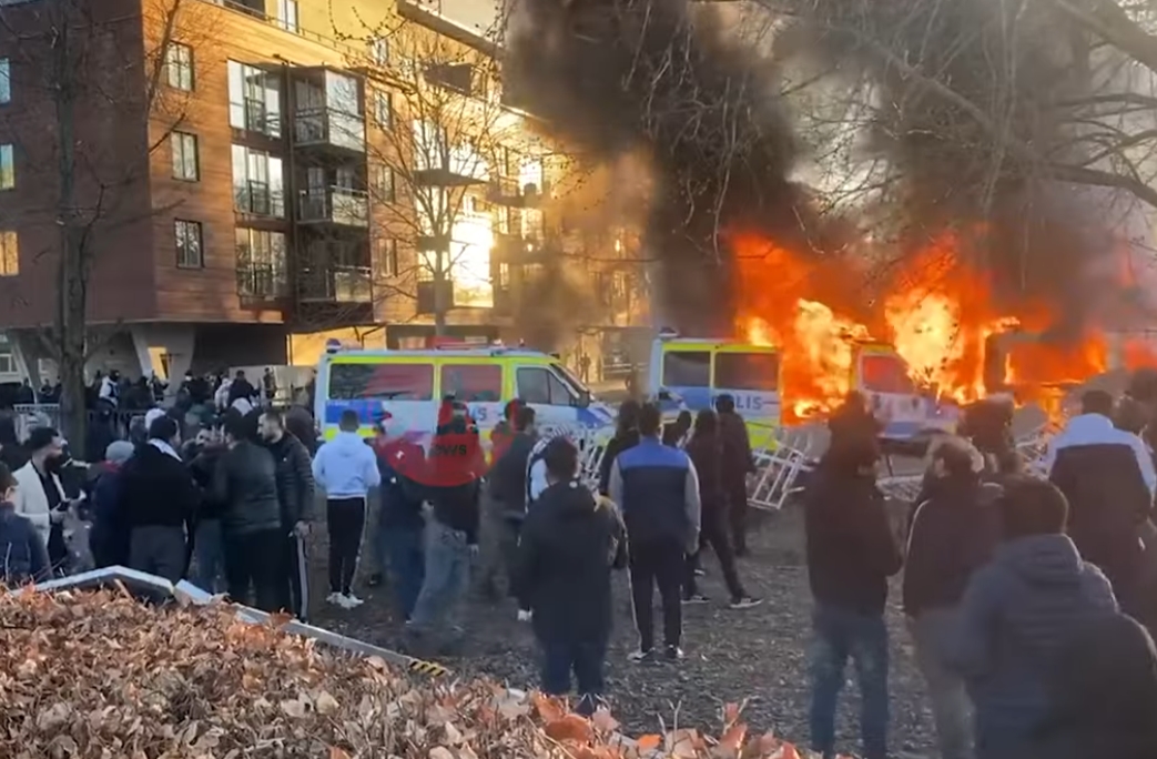 švédsko protest zapalování aut