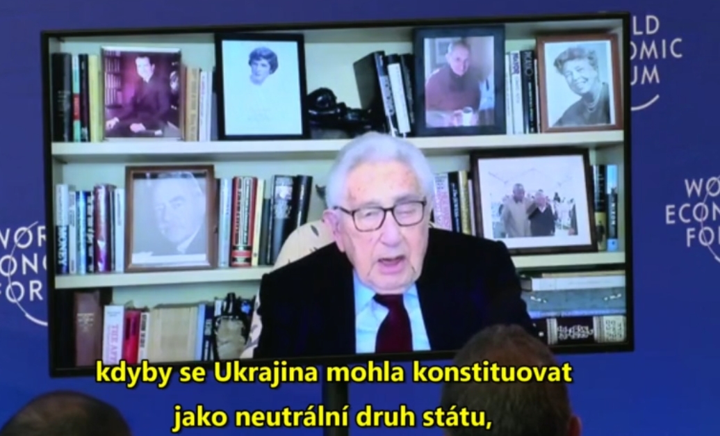 kissinger davos