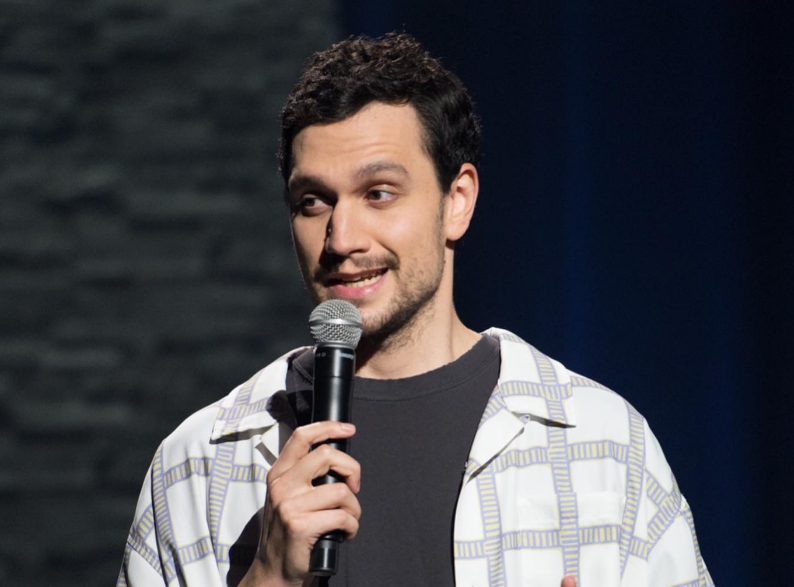 komik zemřel