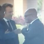 macron očistil rameno