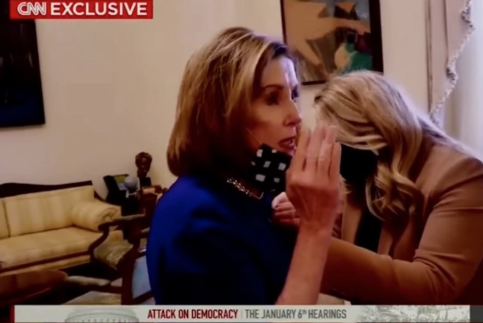 pelosi pěstí trump