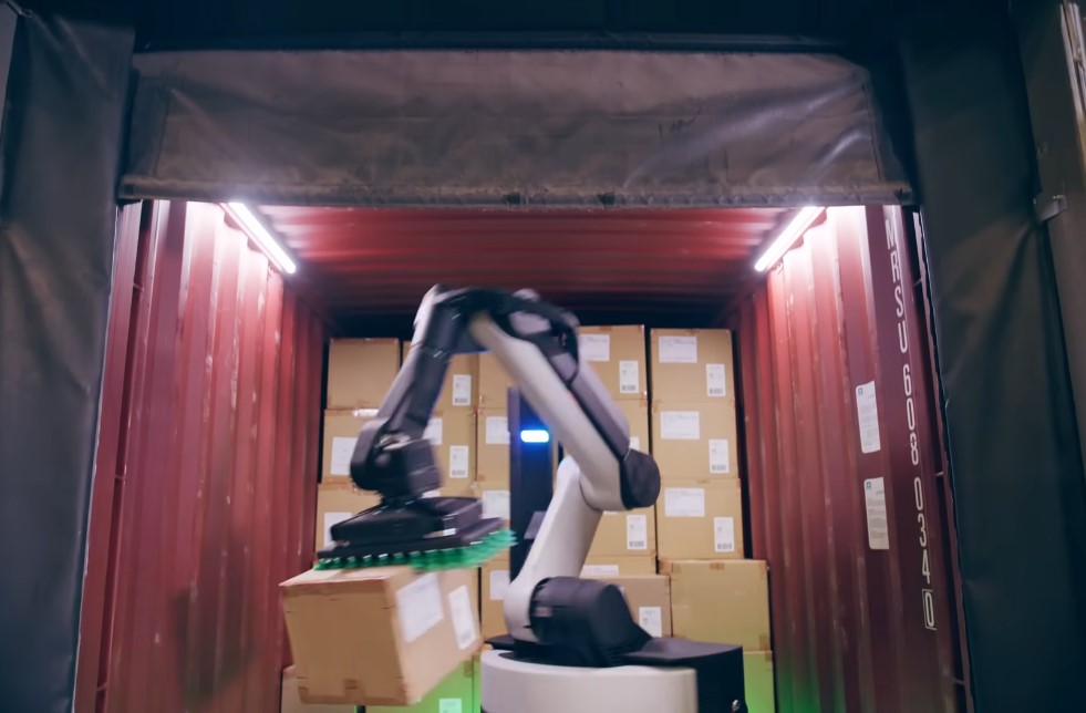 robot dhl