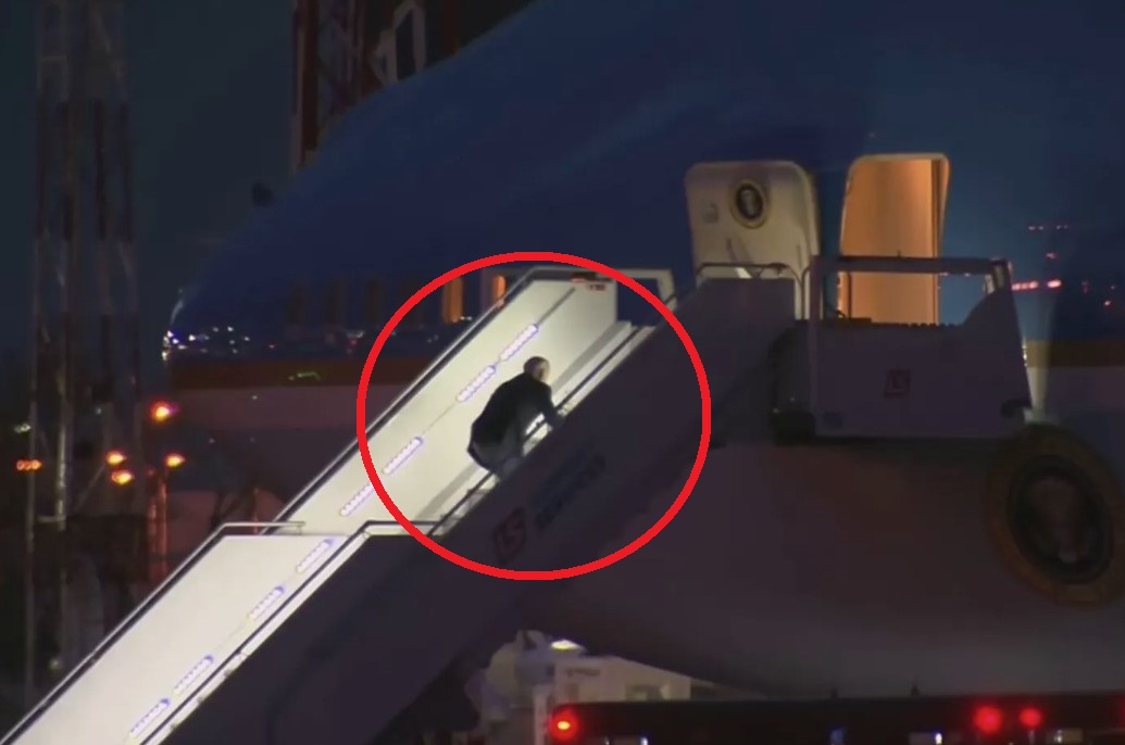 biden zakopl letadlo