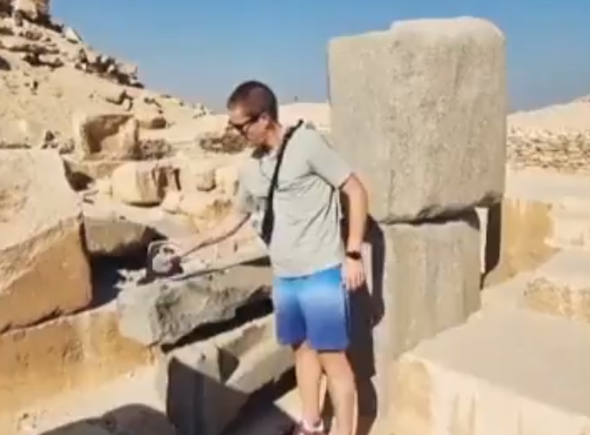 kámen zvon pyramida