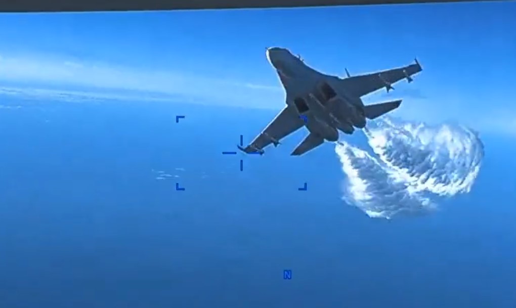 dron kolize ruská stíhačka