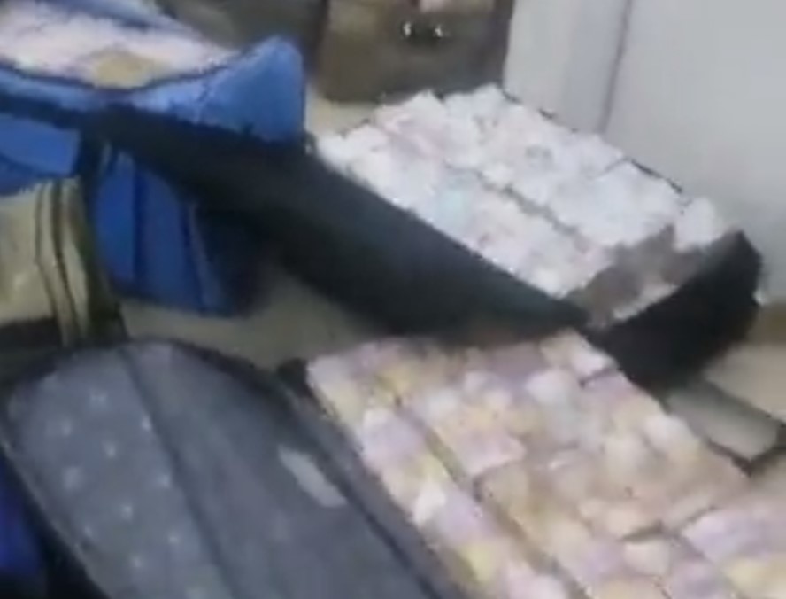 gabon prezident tašky peníze