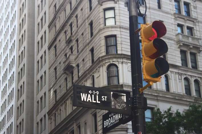 akcie wall street