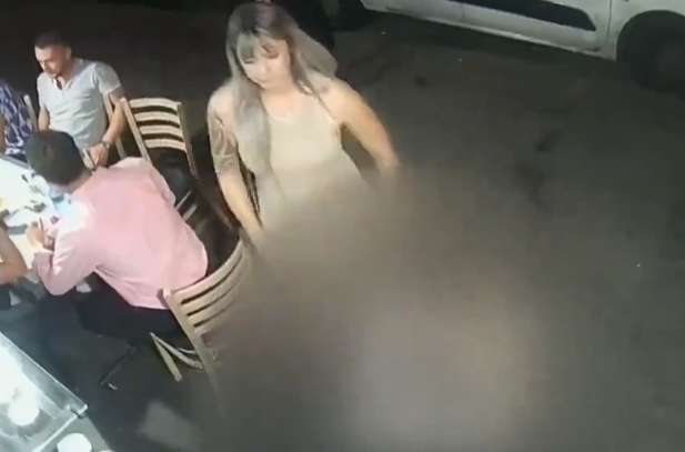 turistka znásilněna paříž